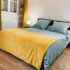 https://luxueux-studio-aix-historique-pavillon-vendme.fr-provencehotel.com